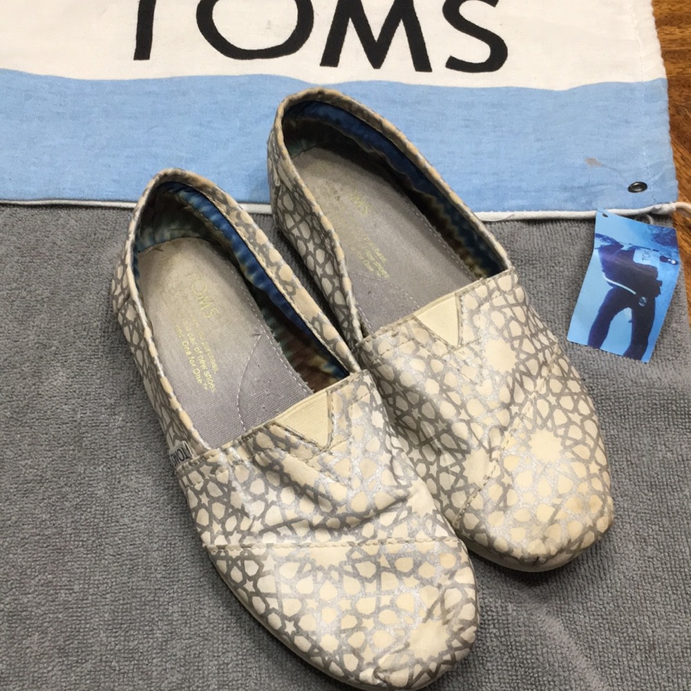 Toms slip ons